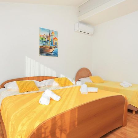 Apartments And Rooms With Parking Space Kastel Stafilic, Kastela - 18673 Ruang foto
