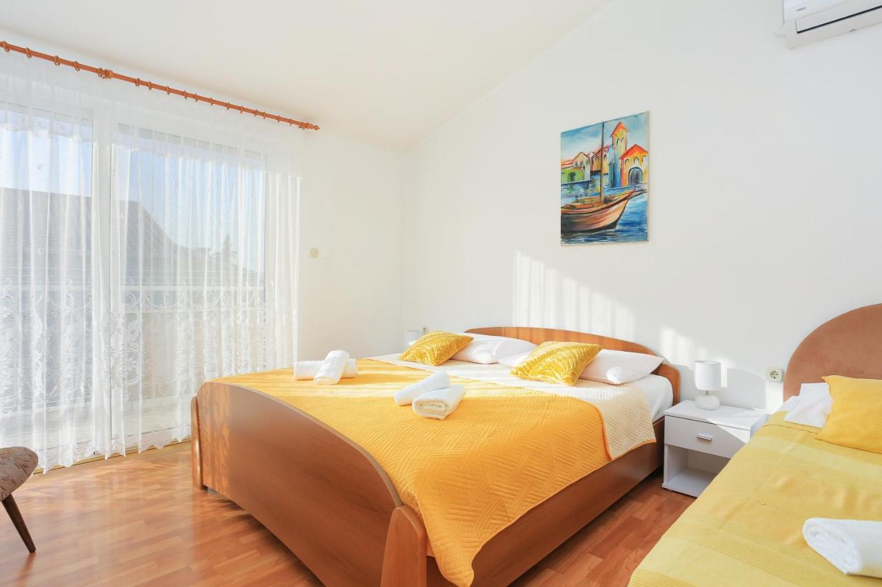 Apartments And Rooms With Parking Space Kastel Stafilic, Kastela - 18673 Bagian luar foto