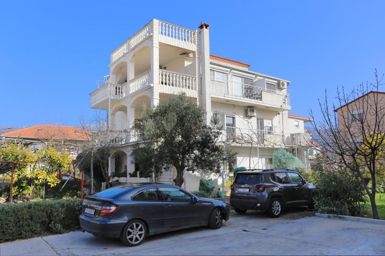 Apartments And Rooms With Parking Space Kastel Stafilic, Kastela - 18673 Bagian luar foto
