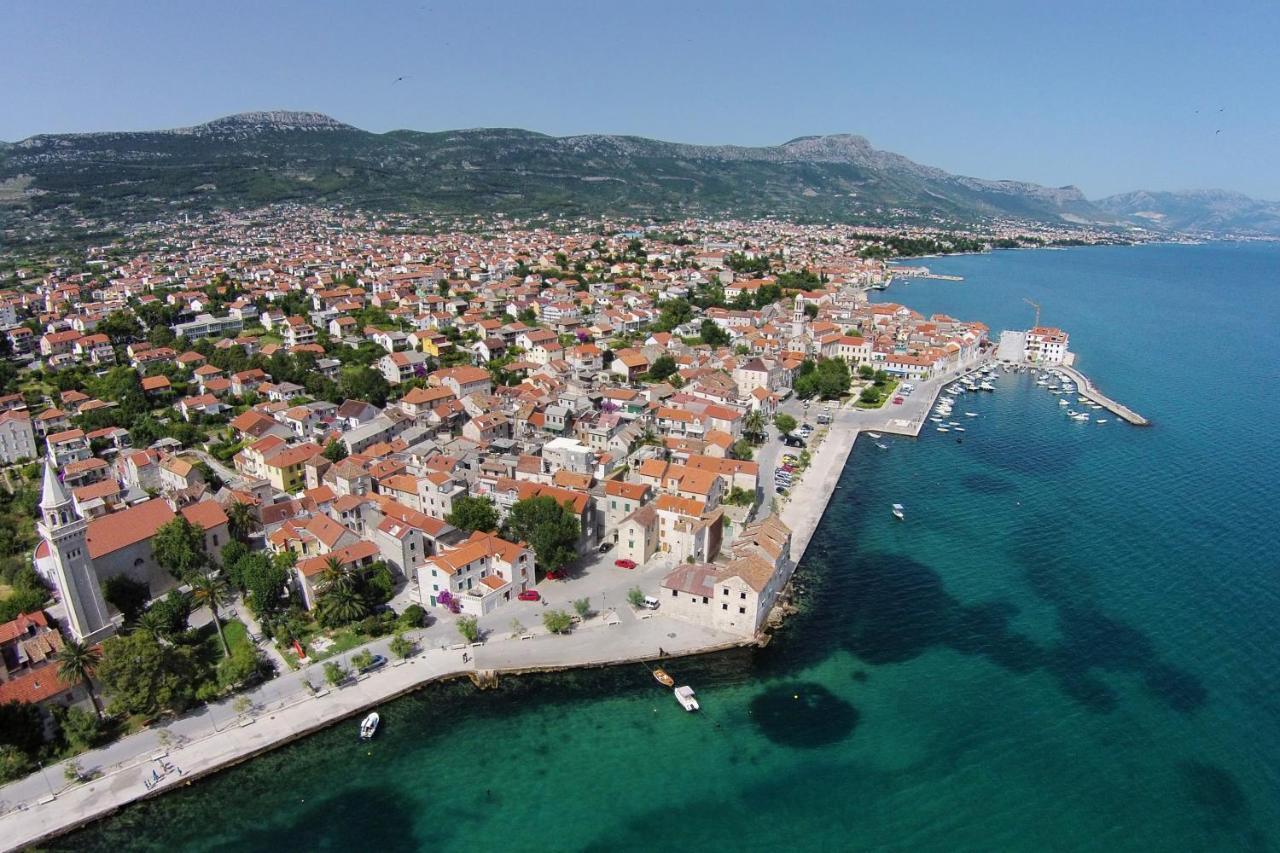 Apartments And Rooms With Parking Space Kastel Stafilic, Kastela - 18673 Bagian luar foto