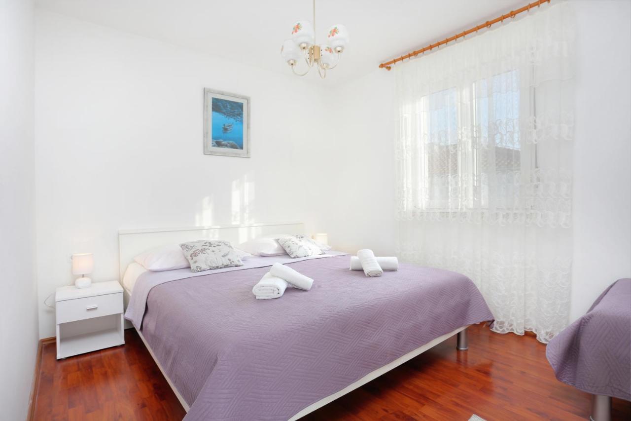 Apartments And Rooms With Parking Space Kastel Stafilic, Kastela - 18673 Bagian luar foto