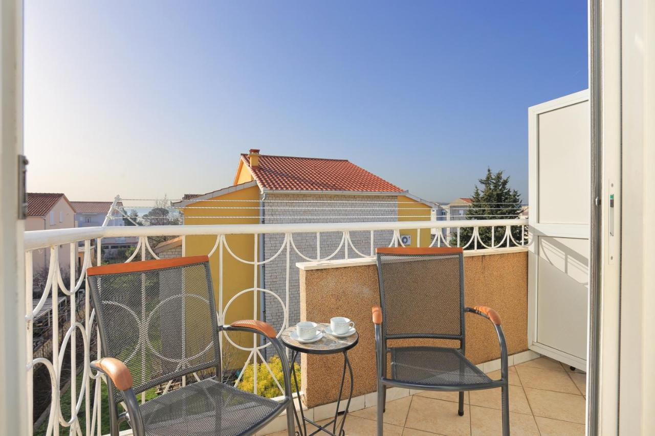 Apartments And Rooms With Parking Space Kastel Stafilic, Kastela - 18673 Bagian luar foto