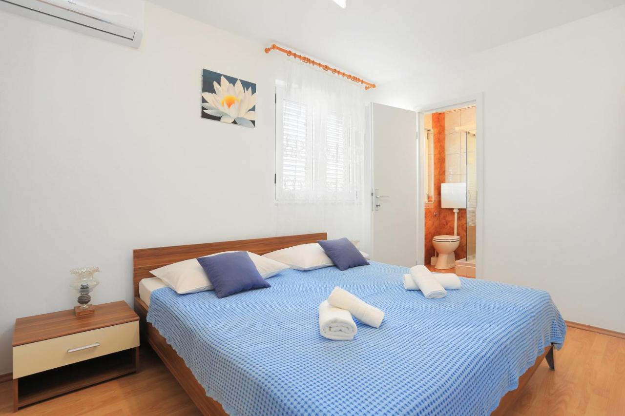 Apartments And Rooms With Parking Space Kastel Stafilic, Kastela - 18673 Bagian luar foto