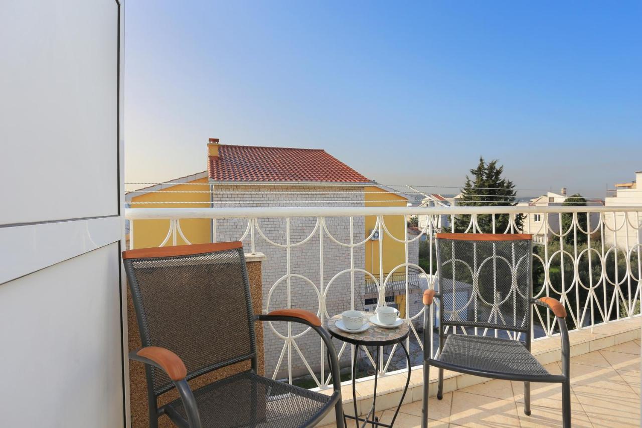 Apartments And Rooms With Parking Space Kastel Stafilic, Kastela - 18673 Bagian luar foto