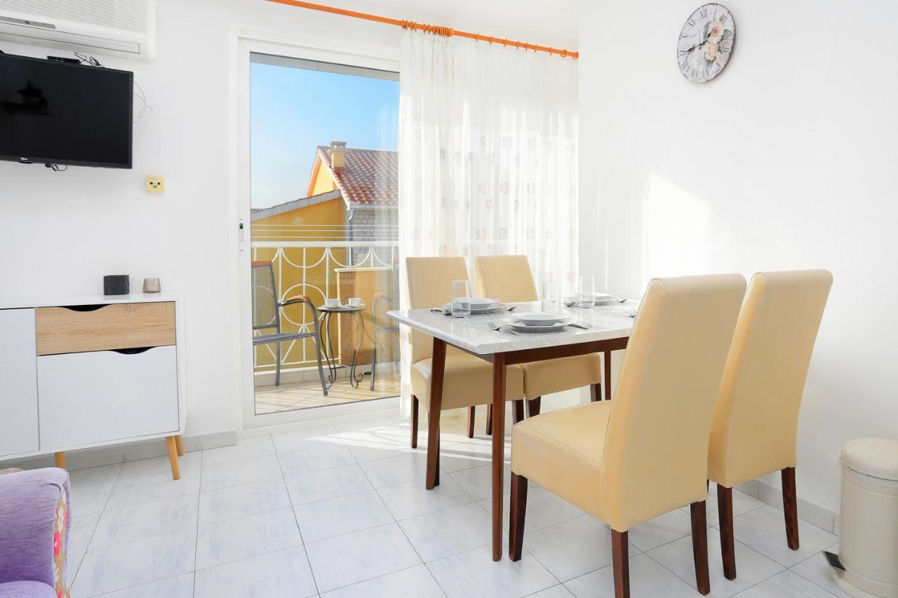 Apartments And Rooms With Parking Space Kastel Stafilic, Kastela - 18673 Bagian luar foto