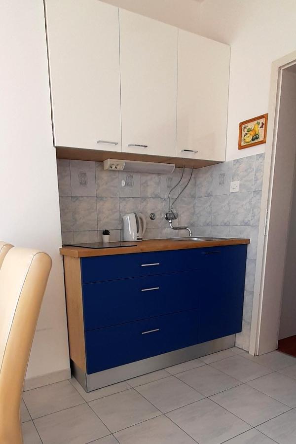 Apartments And Rooms With Parking Space Kastel Stafilic, Kastela - 18673 Bagian luar foto