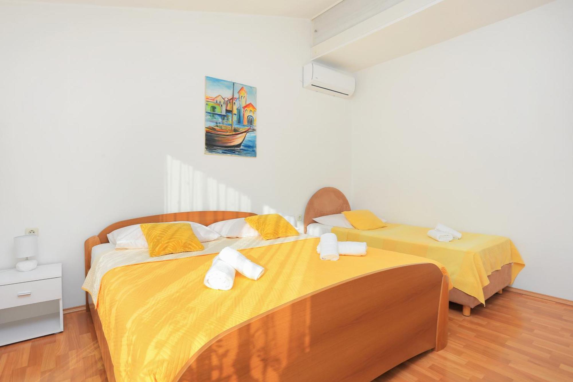 Apartments And Rooms With Parking Space Kastel Stafilic, Kastela - 18673 Ruang foto