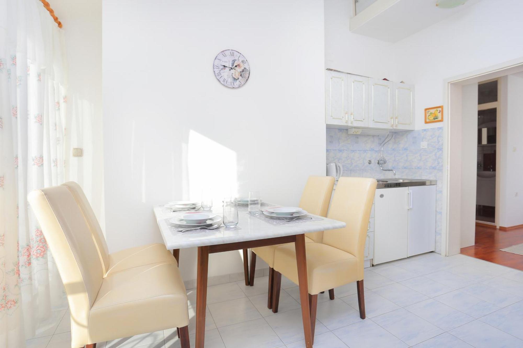 Apartments And Rooms With Parking Space Kastel Stafilic, Kastela - 18673 Ruang foto