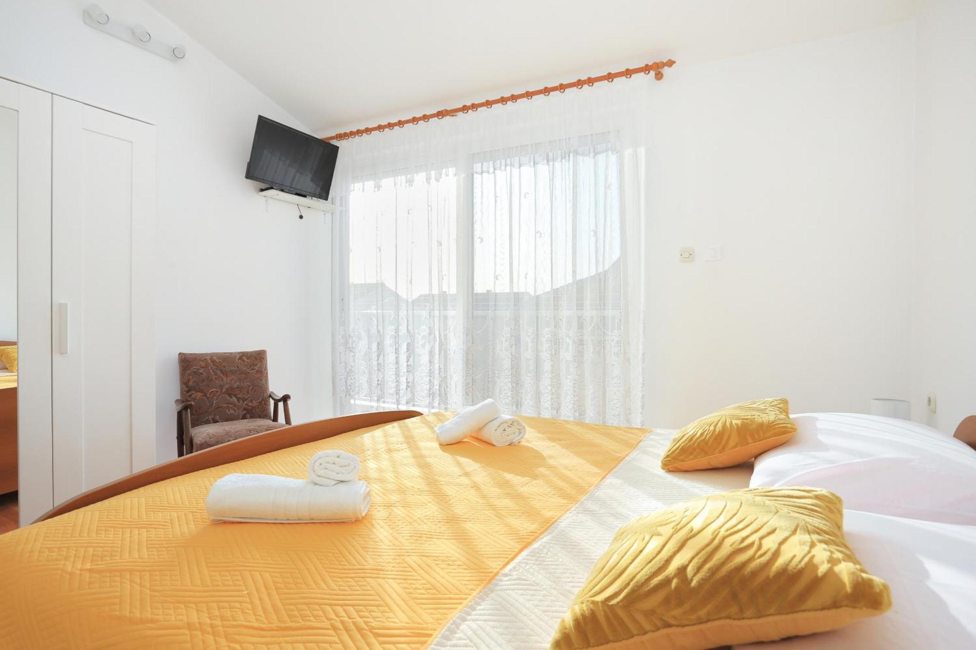 Apartments And Rooms With Parking Space Kastel Stafilic, Kastela - 18673 Ruang foto