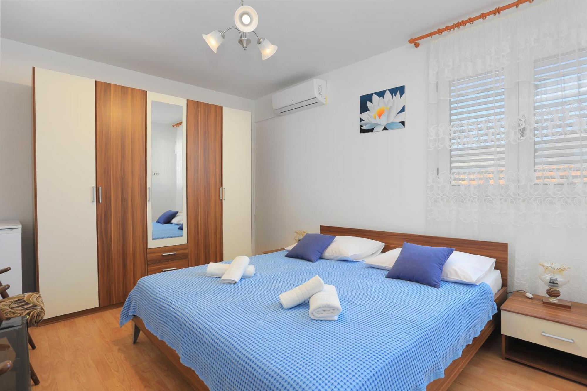 Apartments And Rooms With Parking Space Kastel Stafilic, Kastela - 18673 Ruang foto